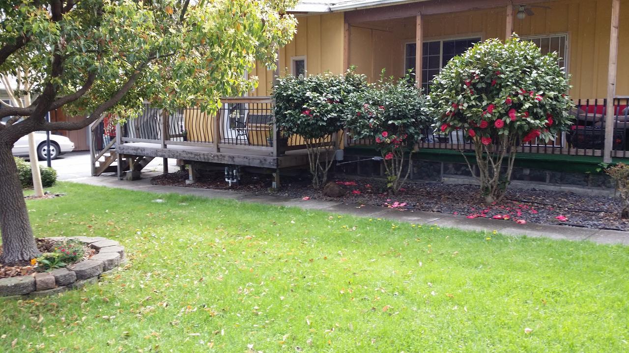 Redwood Inn Willits Exterior photo