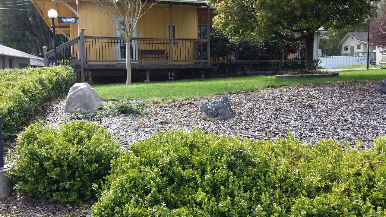 Redwood Inn Willits Exterior photo