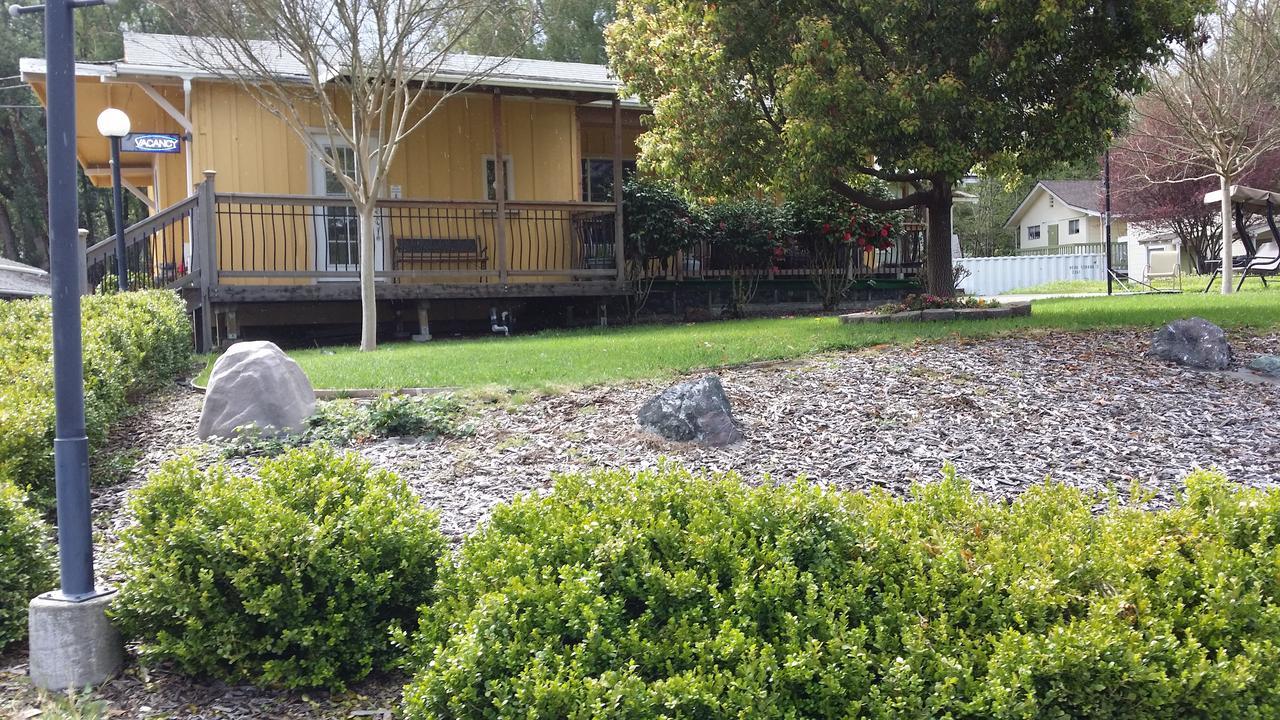 Redwood Inn Willits Exterior photo
